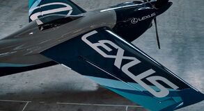 Lexus z pilotem Yoshihide Muroyą tworzą zespół w serii wyścigów lotniczych The Air Race